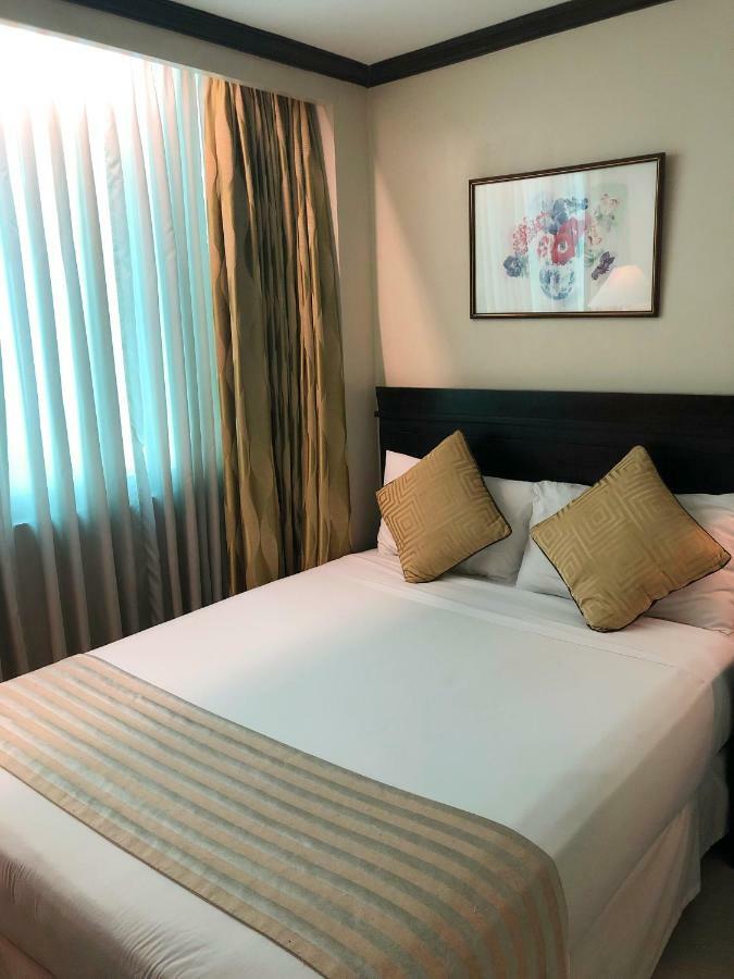 Tower Inn Makati Business Hotel Макати Экстерьер фото